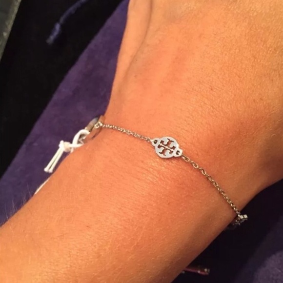 TORY BURCH • Silver Logo Toggle Station Bracelet - Picture 3 of 5